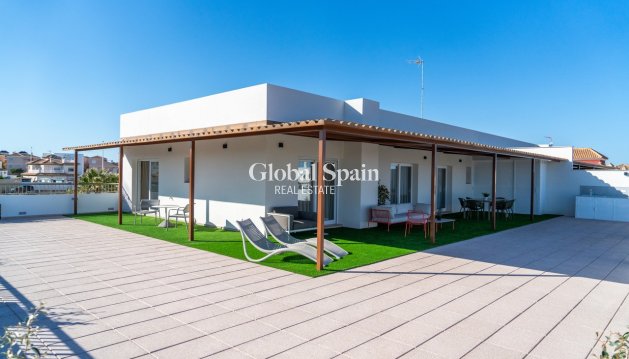 PENTHOUSE - Revente - ORIHUELA COSTA -
                La Zenia