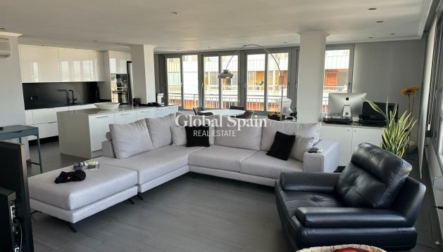 PENTHOUSE - Revente - TORREVIEJA -
                El Acequión - Los Náufragos