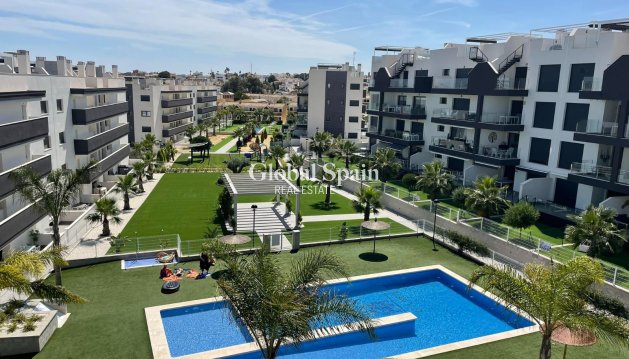 PENTHOUSE - Wederverkoop - ORIHUELA COSTA -
                VILLAMARTÍN