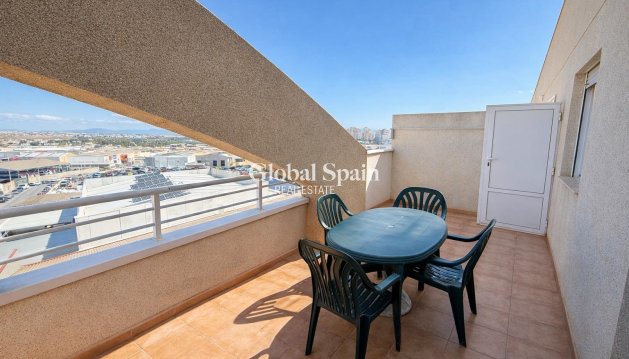 PENTHOUSE - Wederverkoop -
                TORREVIEJA - GI-93299
