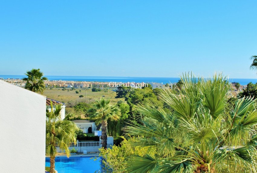 Resale - 2. Town house -
ORIHUELA COSTA - VILLAMARTÍN