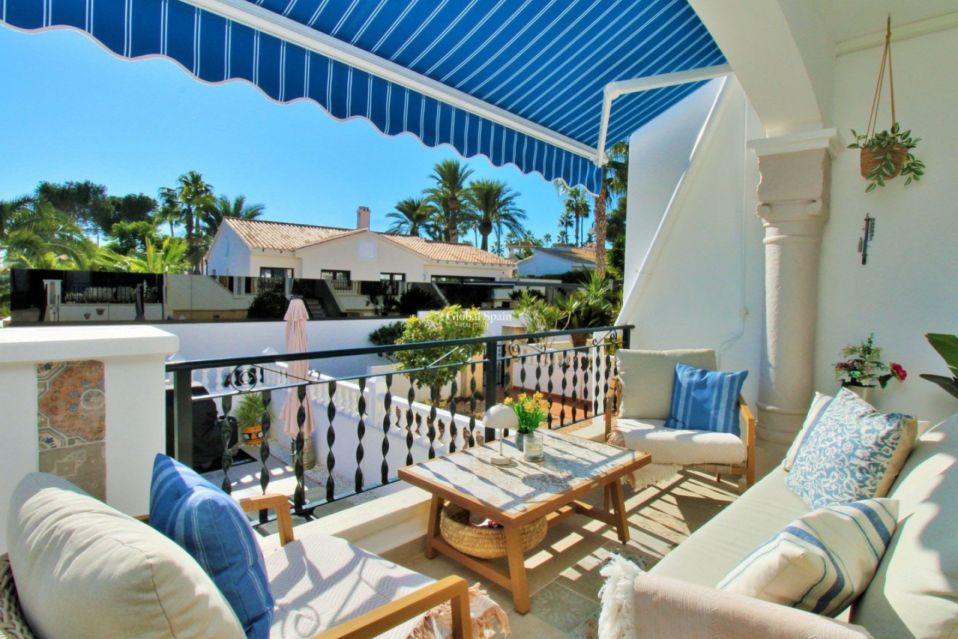 Resale - 2. Town house -
ORIHUELA COSTA - VILLAMARTÍN