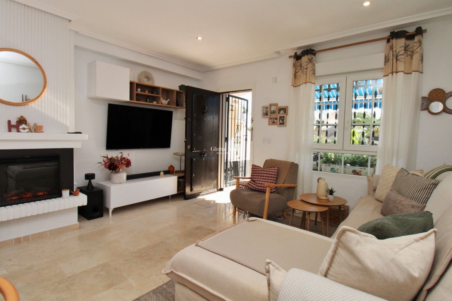 Resale - 2. Town house -
ORIHUELA COSTA - VILLAMARTÍN