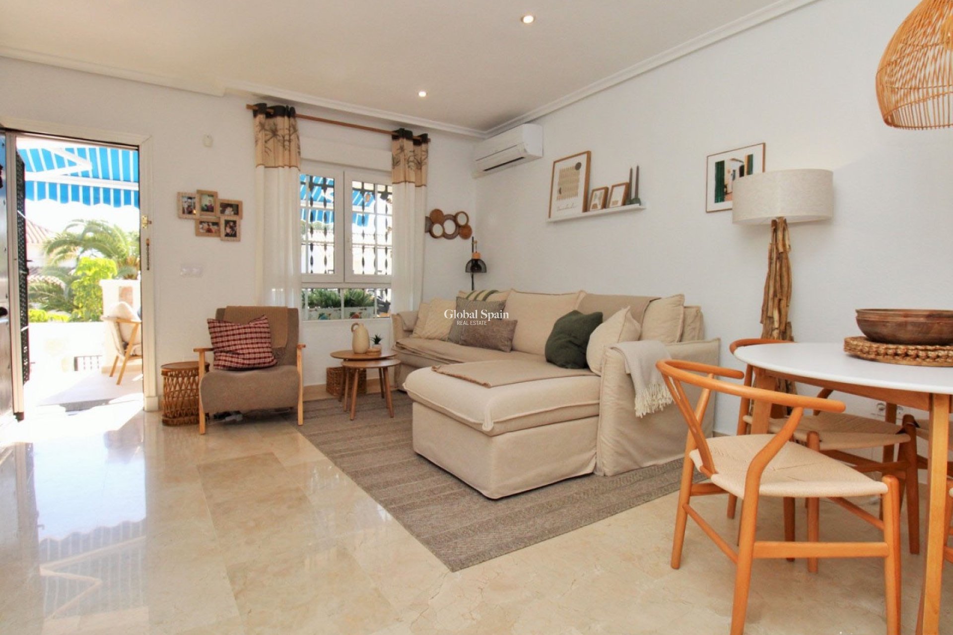 Resale - 2. Town house -
ORIHUELA COSTA - VILLAMARTÍN
