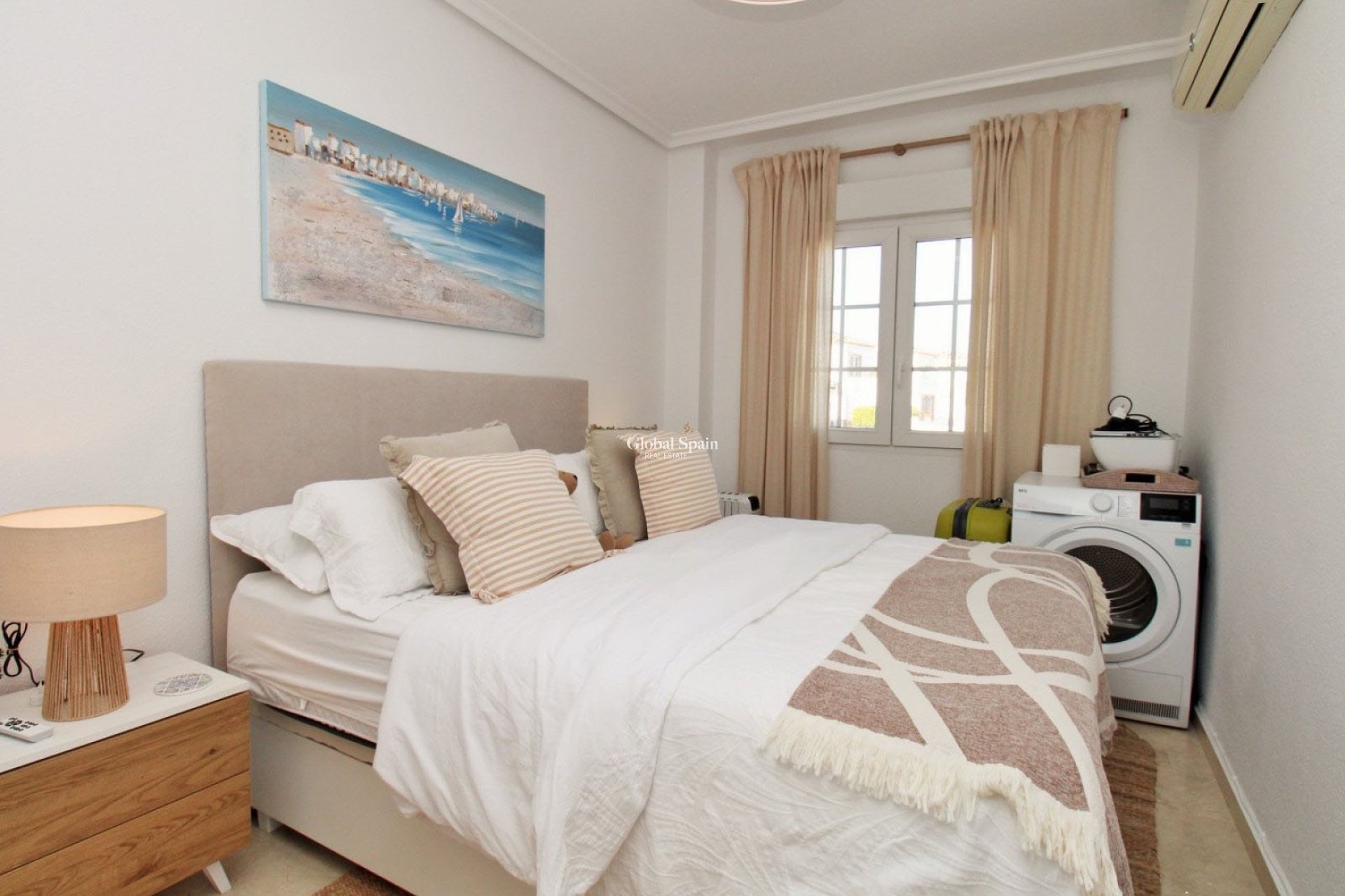 Resale - 2. Town house -
ORIHUELA COSTA - VILLAMARTÍN