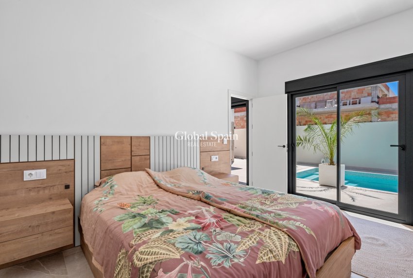 Resale - 6. Detached villa -
DAYA NUEVA - Costa Blanca South