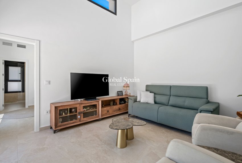 Resale - 6. Detached villa -
DAYA NUEVA - Costa Blanca South
