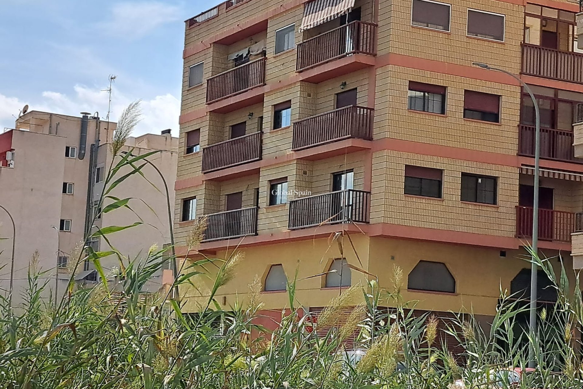 Resale - Apartment -
ALBATERA