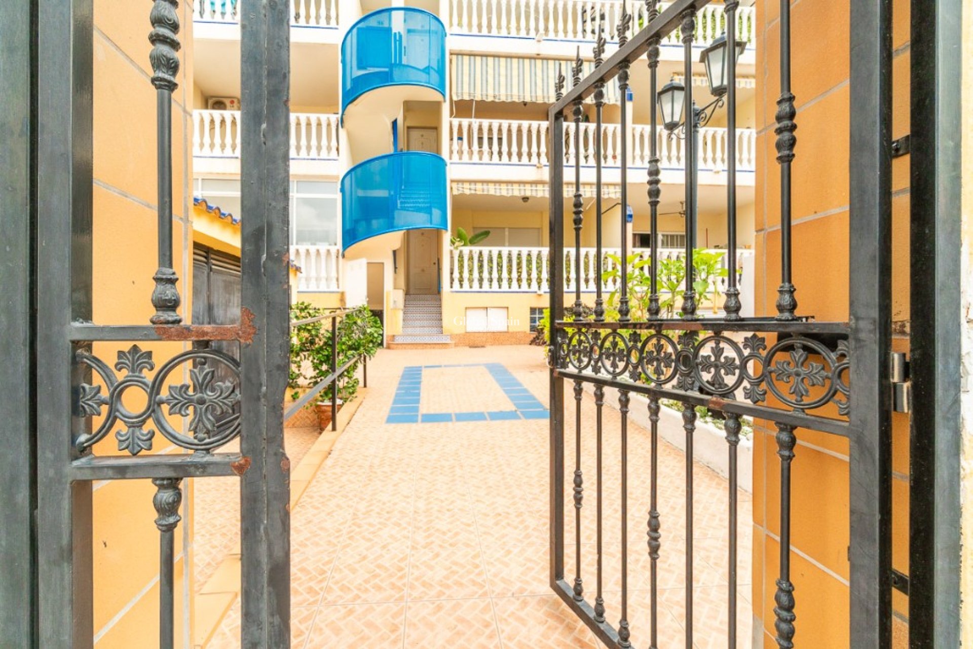 Resale - Apartment -
ALGORFA