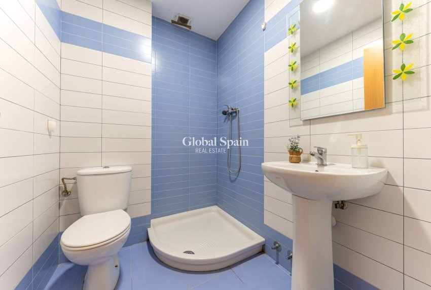 Resale - APARTMENT -
ALICANTE - CAROLINAS