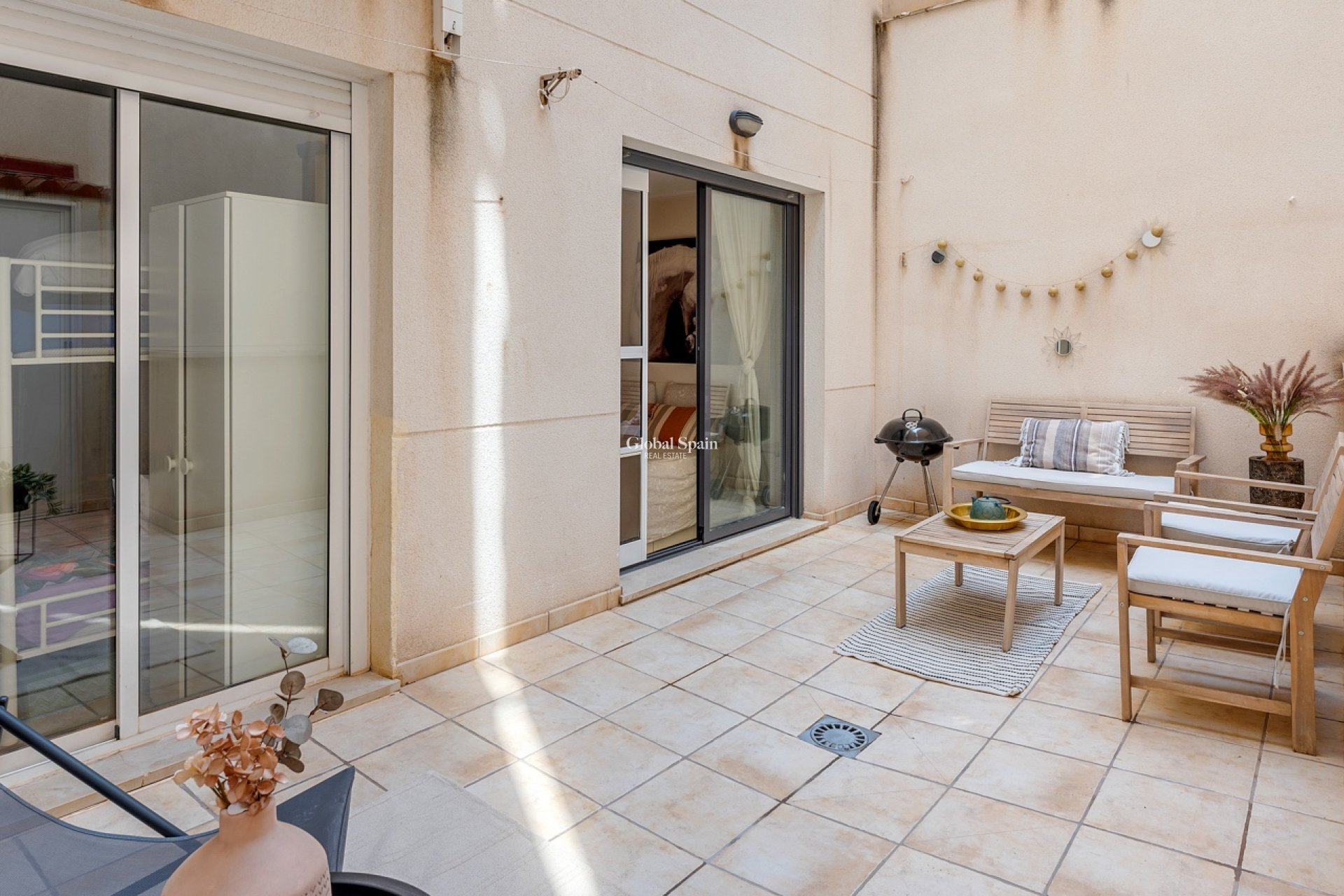 Resale - APARTMENT -
ALICANTE - CAROLINAS