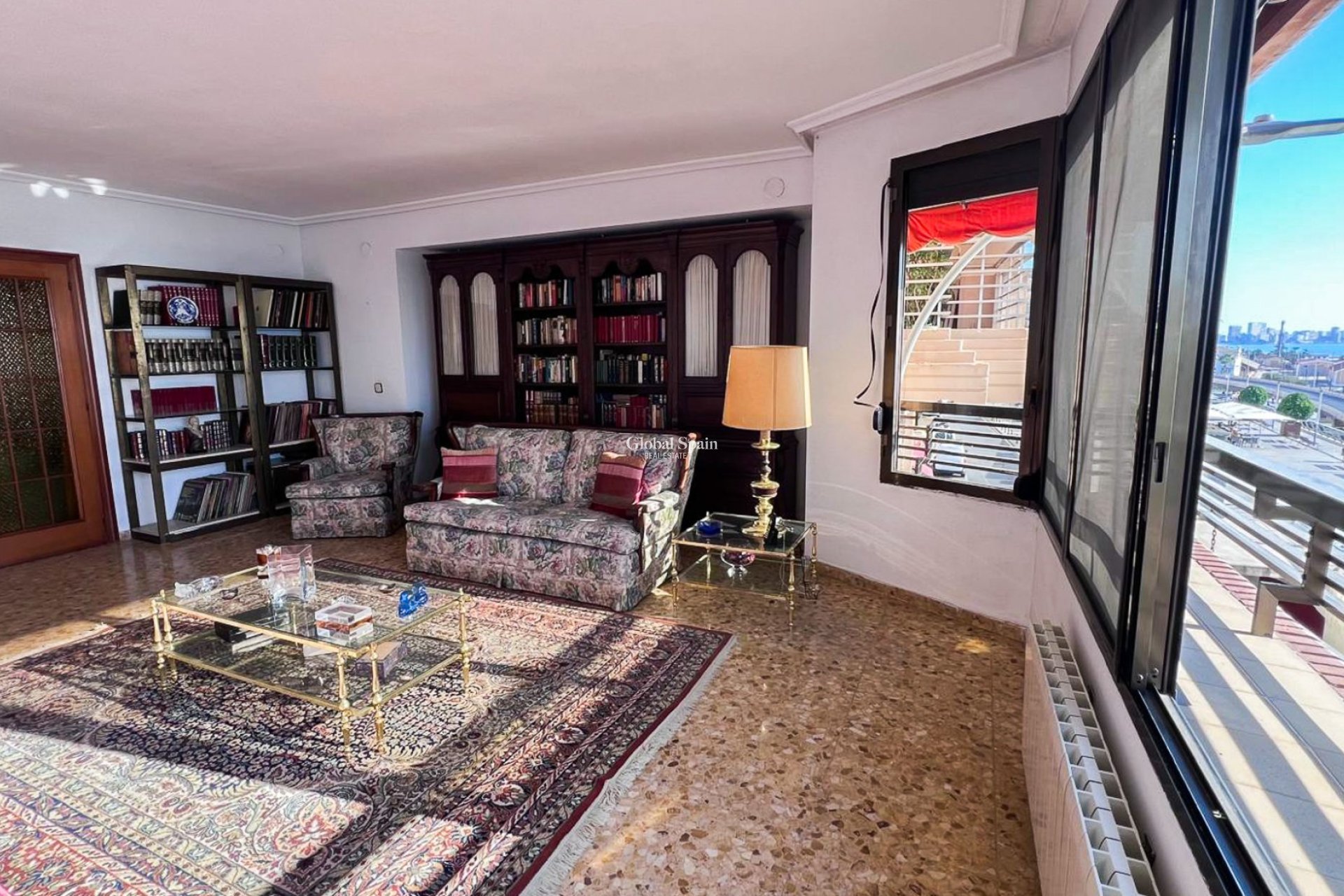 Resale - APARTMENT -
ALICANTE - Centro