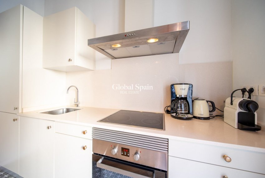 Resale - APARTMENT -
ALICANTE - Centro