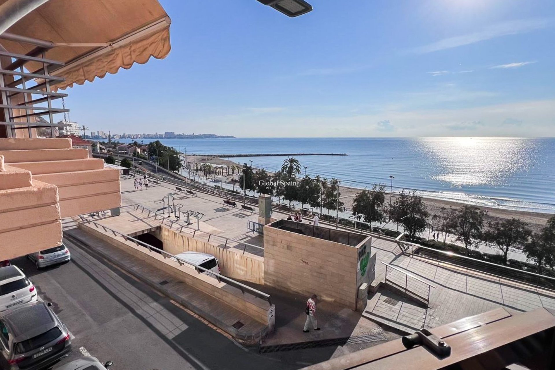 Resale - APARTMENT -
ALICANTE - Centro