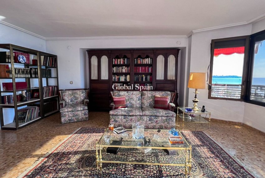 Resale - APARTMENT -
ALICANTE - Centro