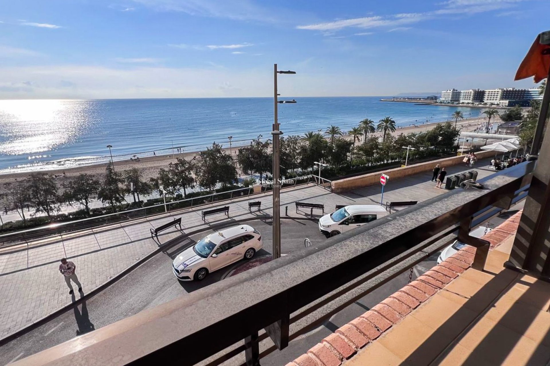 Resale - APARTMENT -
ALICANTE - Centro