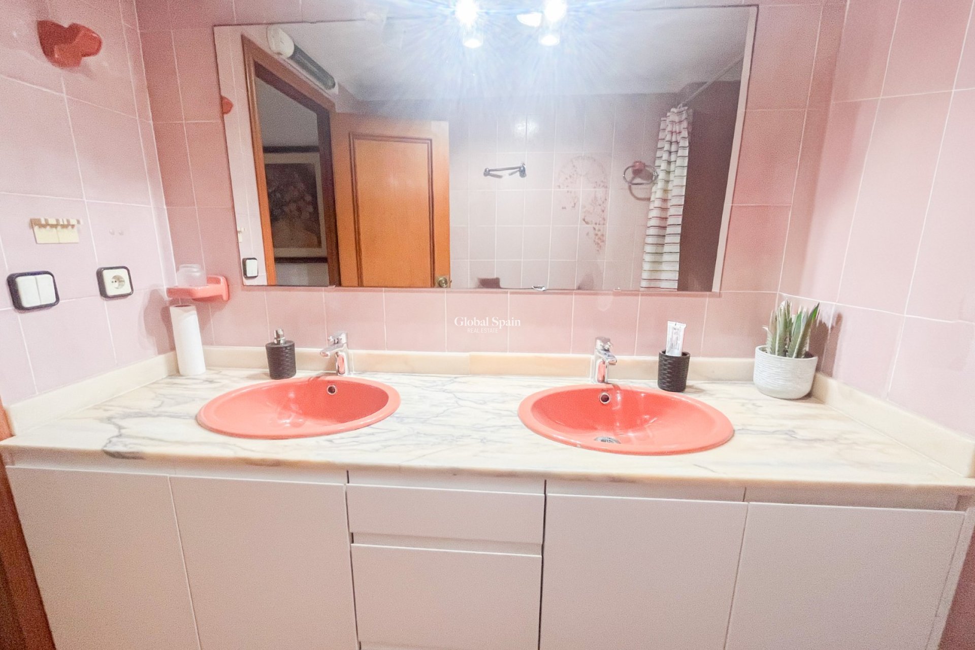 Resale - APARTMENT -
ALICANTE - Centro