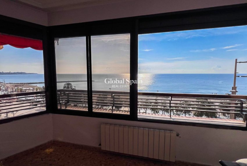 Resale - APARTMENT -
ALICANTE - Centro