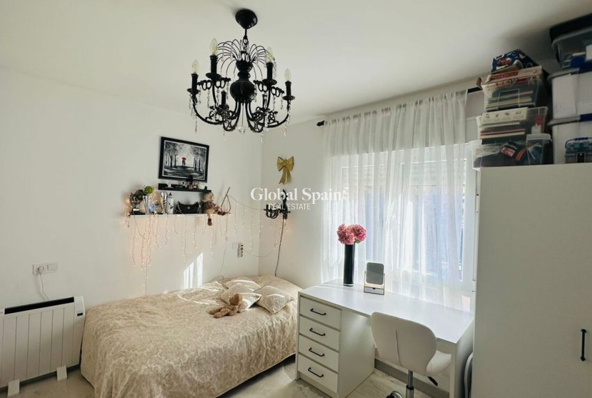 Resale - APARTMENT -
ALICANTE - Las Viñas