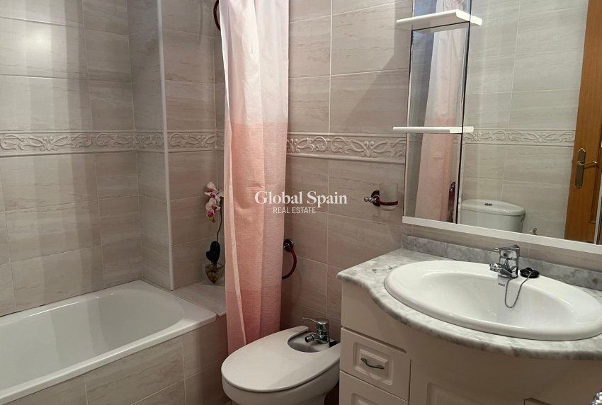 Resale - APARTMENT -
ALMORADÍ - Centro Urbano 2