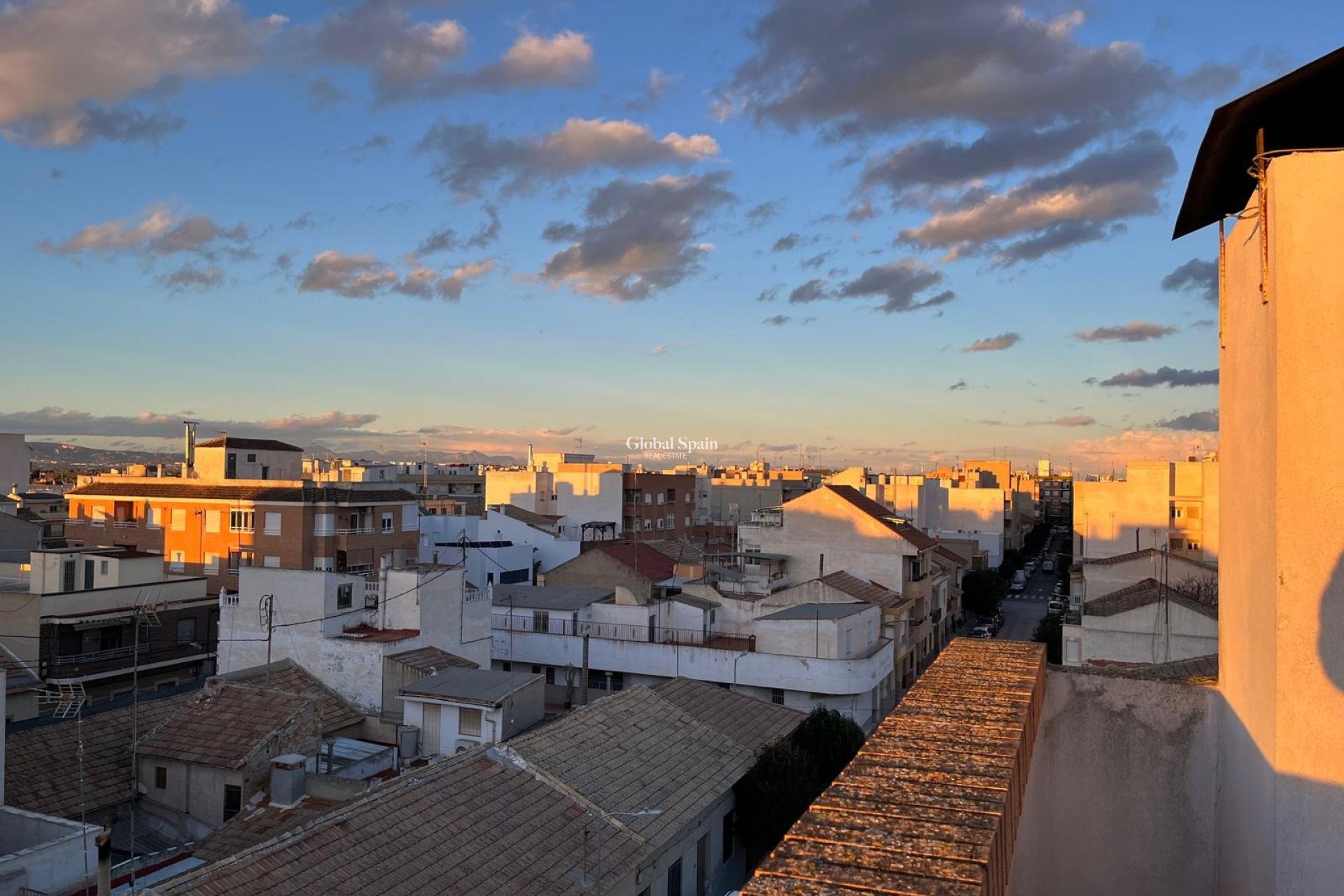 Resale - APARTMENT -
ALMORADÍ - Centro Urbano 2