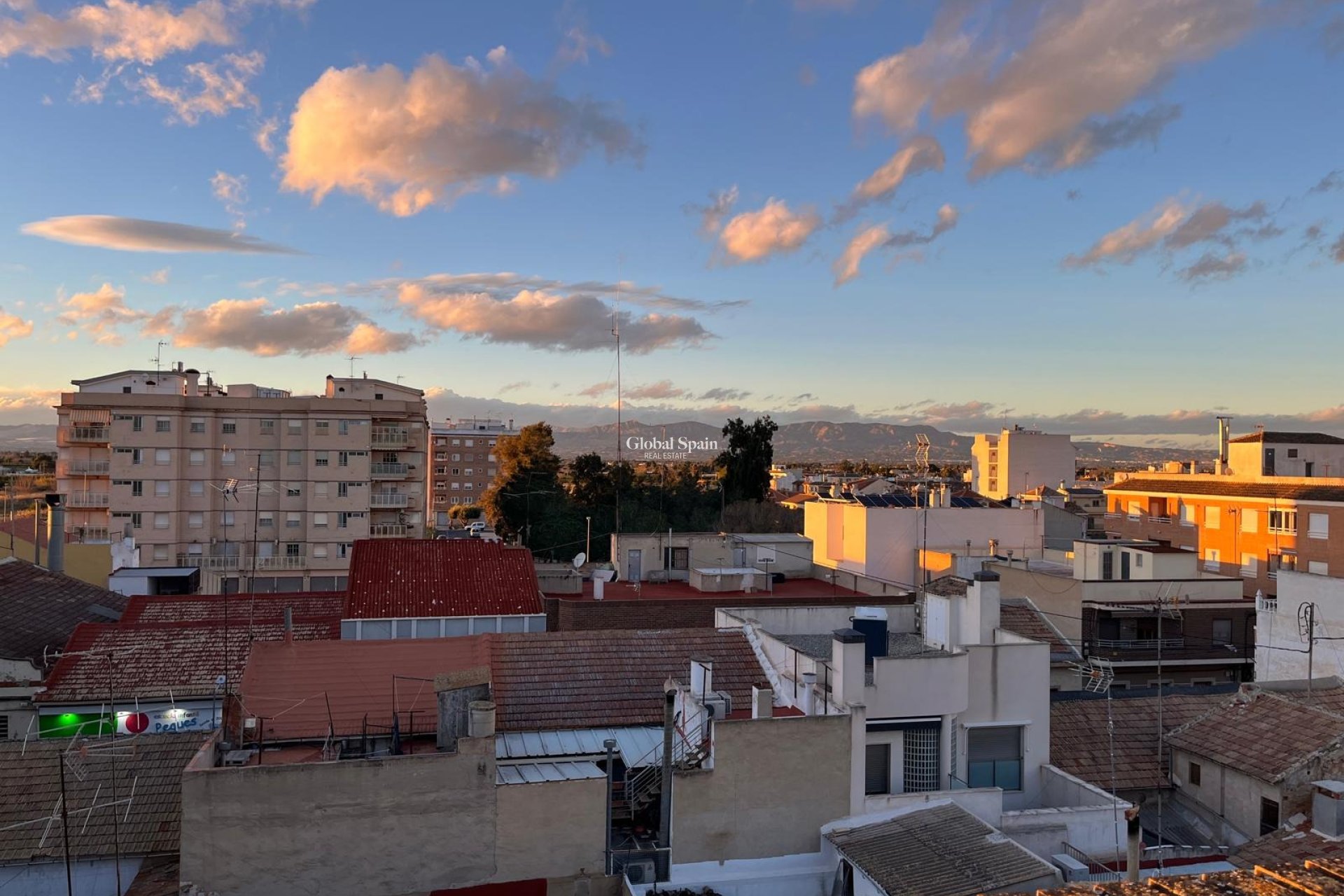 Resale - APARTMENT -
ALMORADÍ - Centro Urbano 2