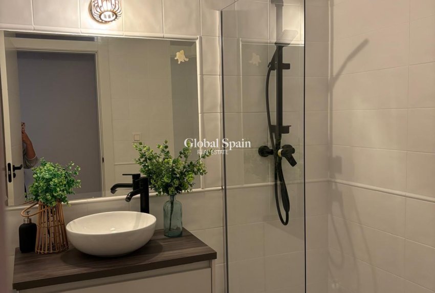 Resale - APARTMENT -
ALMORADÍ - Centro Urbano 2