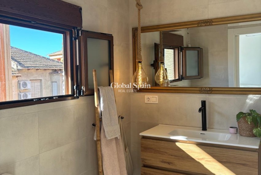 Resale - APARTMENT -
ALMORADÍ - Centro Urbano 2