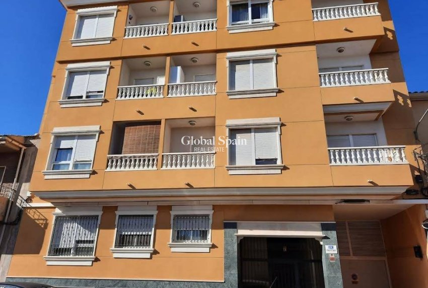 Resale - APARTMENT -
ALMORADÍ - Colegio Canales Y Martinez