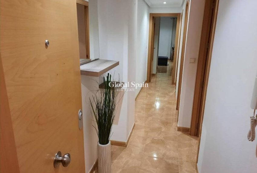 Resale - APARTMENT -
ALMORADÍ - Colegio Canales Y Martinez