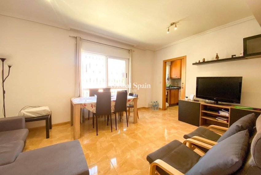 Resale - APARTMENT -
ALMORADÍ - Colegio Canales Y Martinez