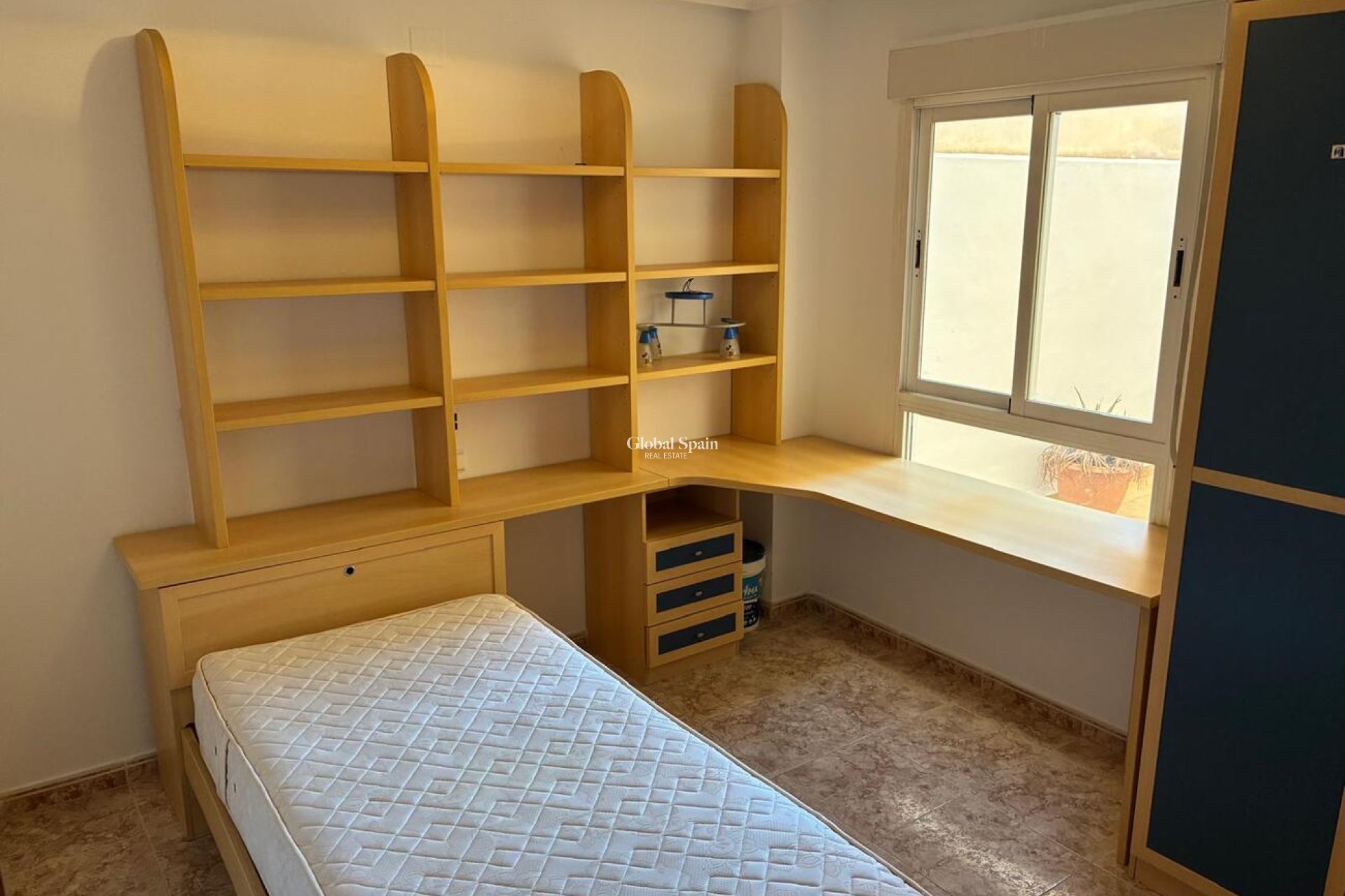 Resale - APARTMENT -
ALMORADÍ - Costa Blanca