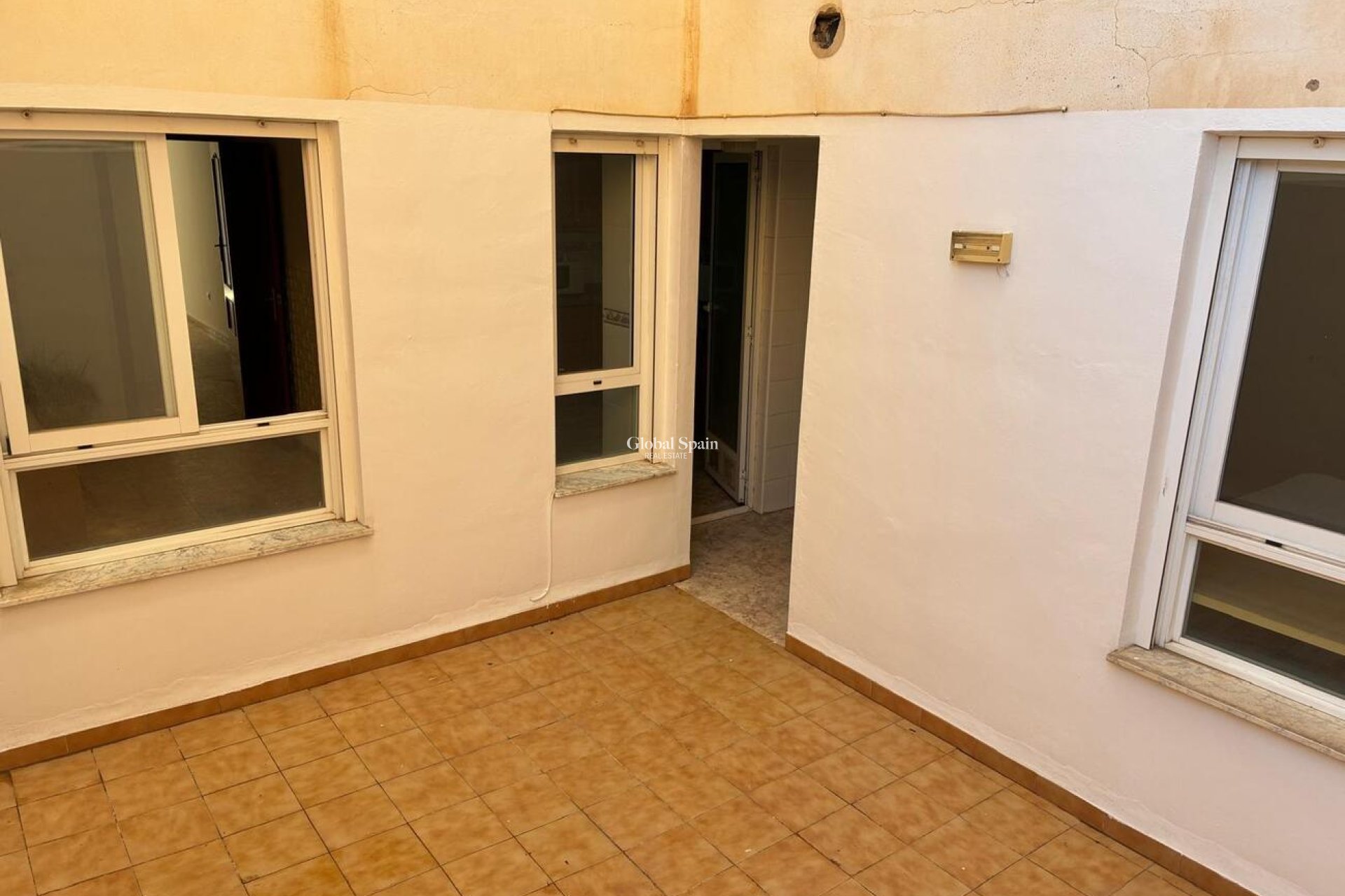 Resale - APARTMENT -
ALMORADÍ - Costa Blanca