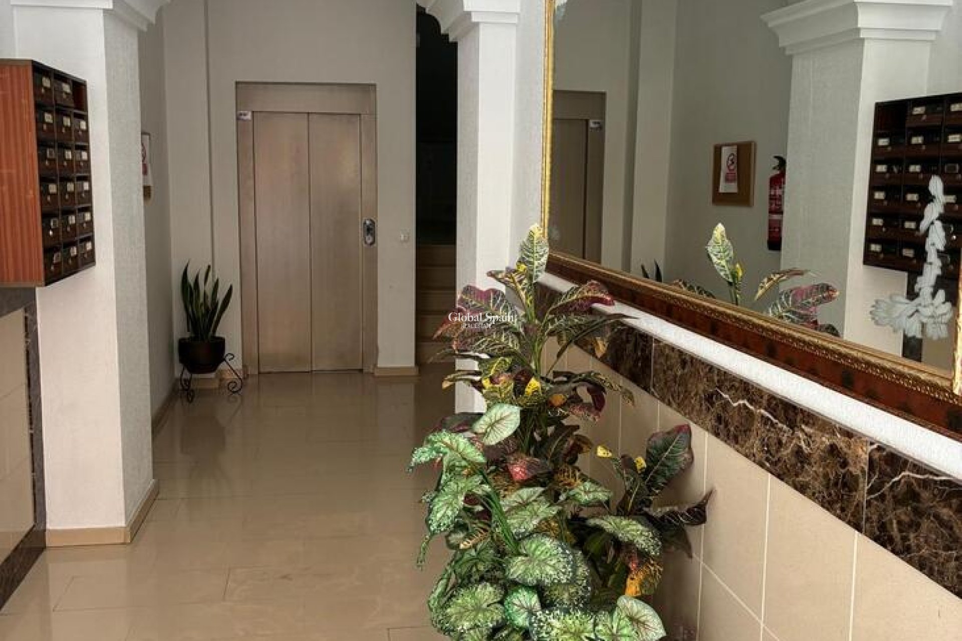 Resale - APARTMENT -
ALMORADÍ - Costa Blanca