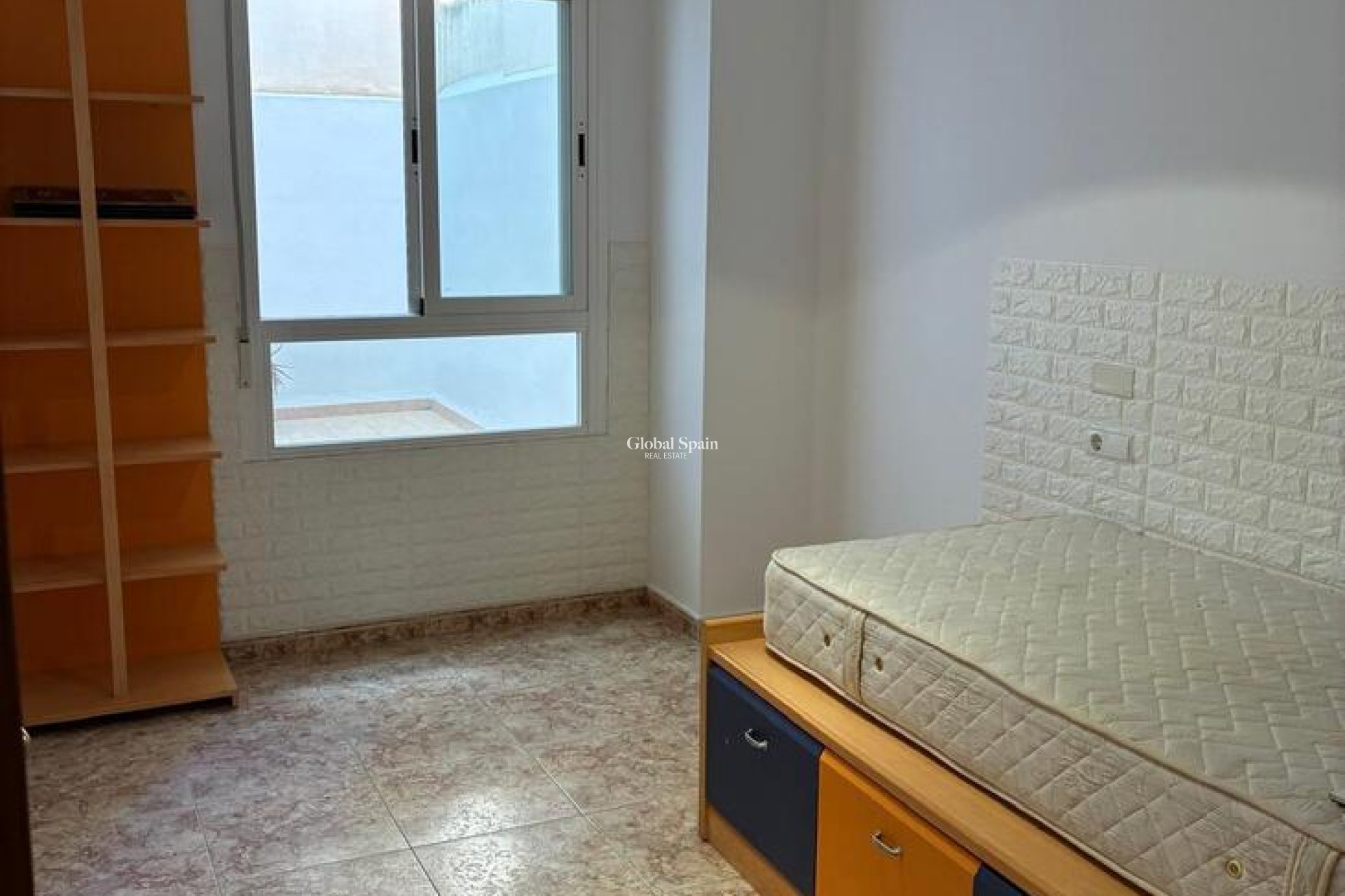 Resale - APARTMENT -
ALMORADÍ - Costa Blanca