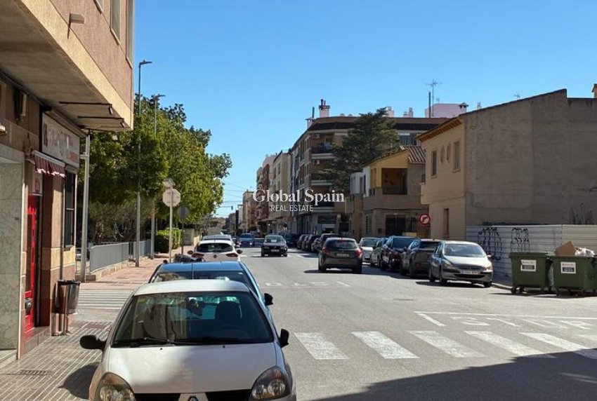 Resale - APARTMENT -
ALMORADÍ - Costa Blanca