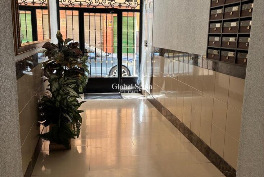 Resale - APARTMENT -
ALMORADÍ - Costa Blanca