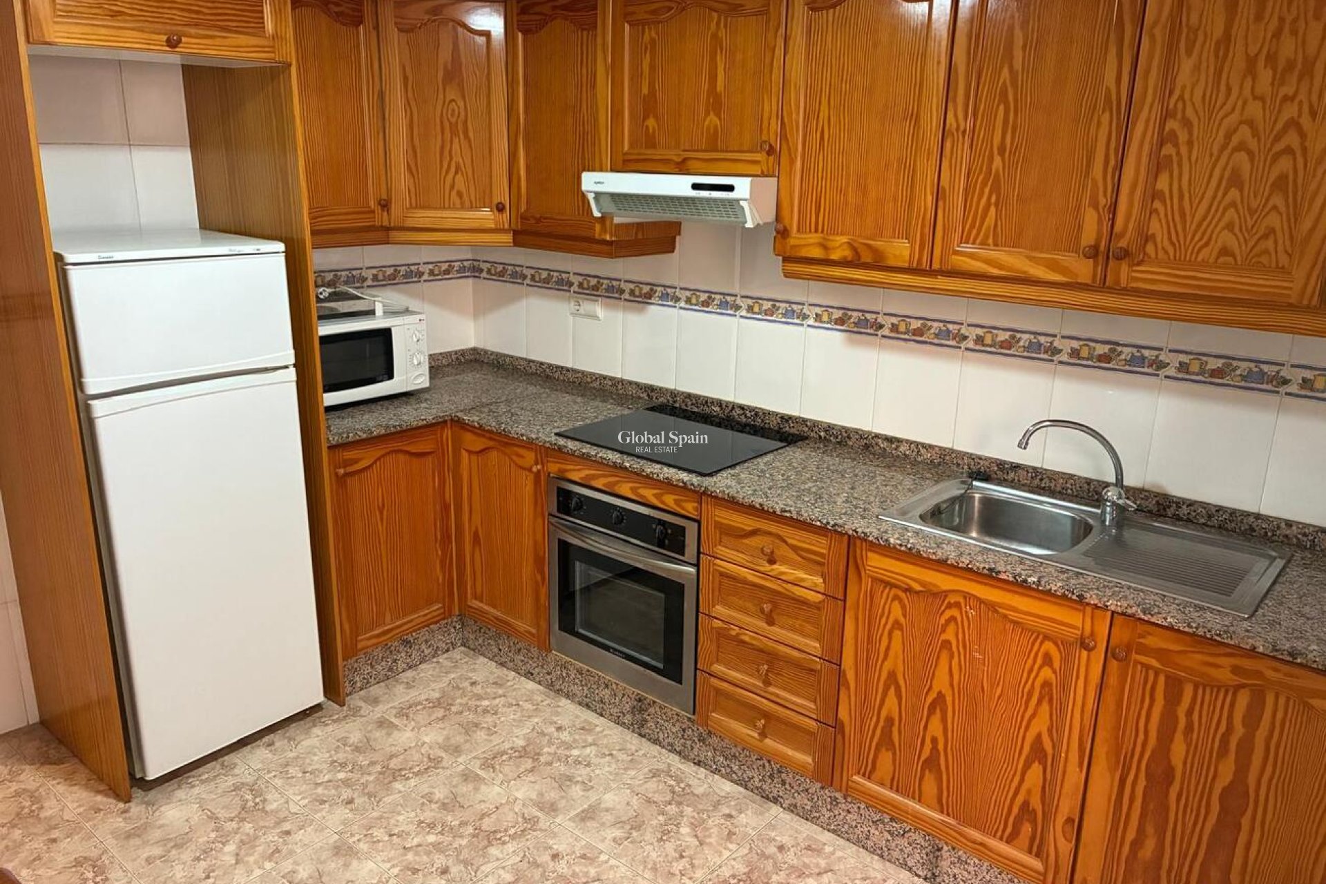 Resale - APARTMENT -
ALMORADÍ - Costa Blanca