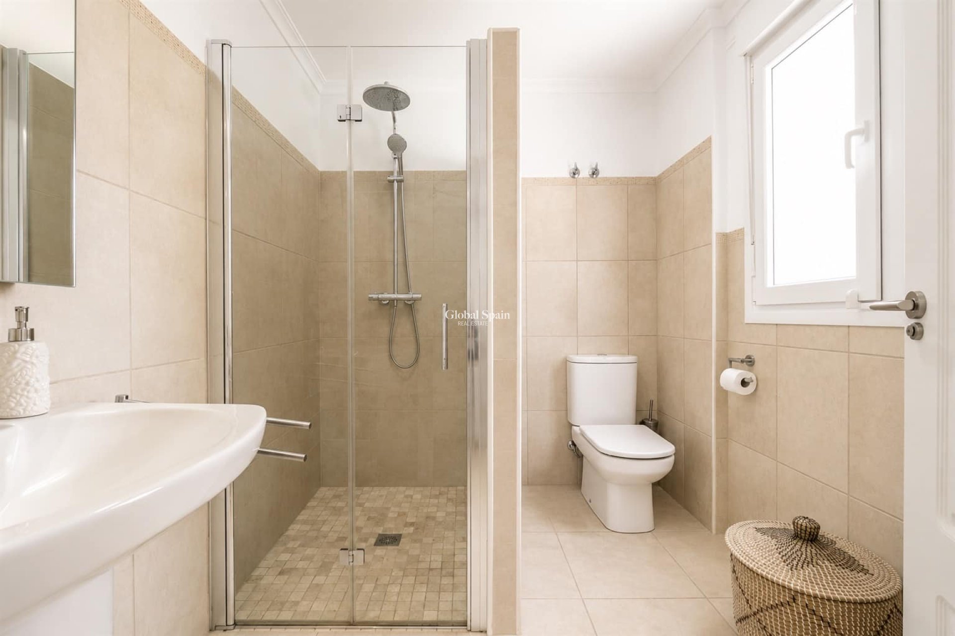 Resale - APARTMENT -
Altaona Golf and Country Club - Inland