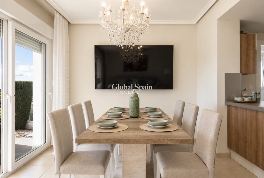 Resale - APARTMENT -
Altaona Golf and Country Club - Inland