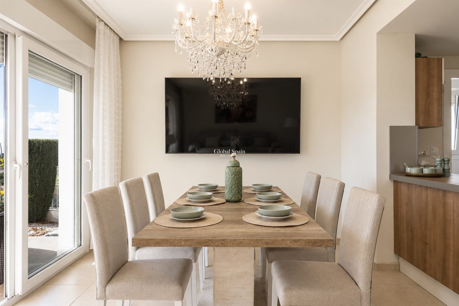 Resale - APARTMENT -
Altaona Golf and Country Club - Inland