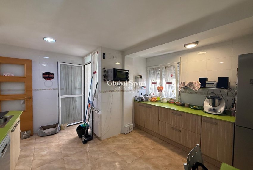 Resale - APARTMENT -
BENIDORM - Costa Blanca