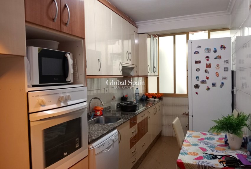 Resale - APARTMENT -
BENIDORM - Levante