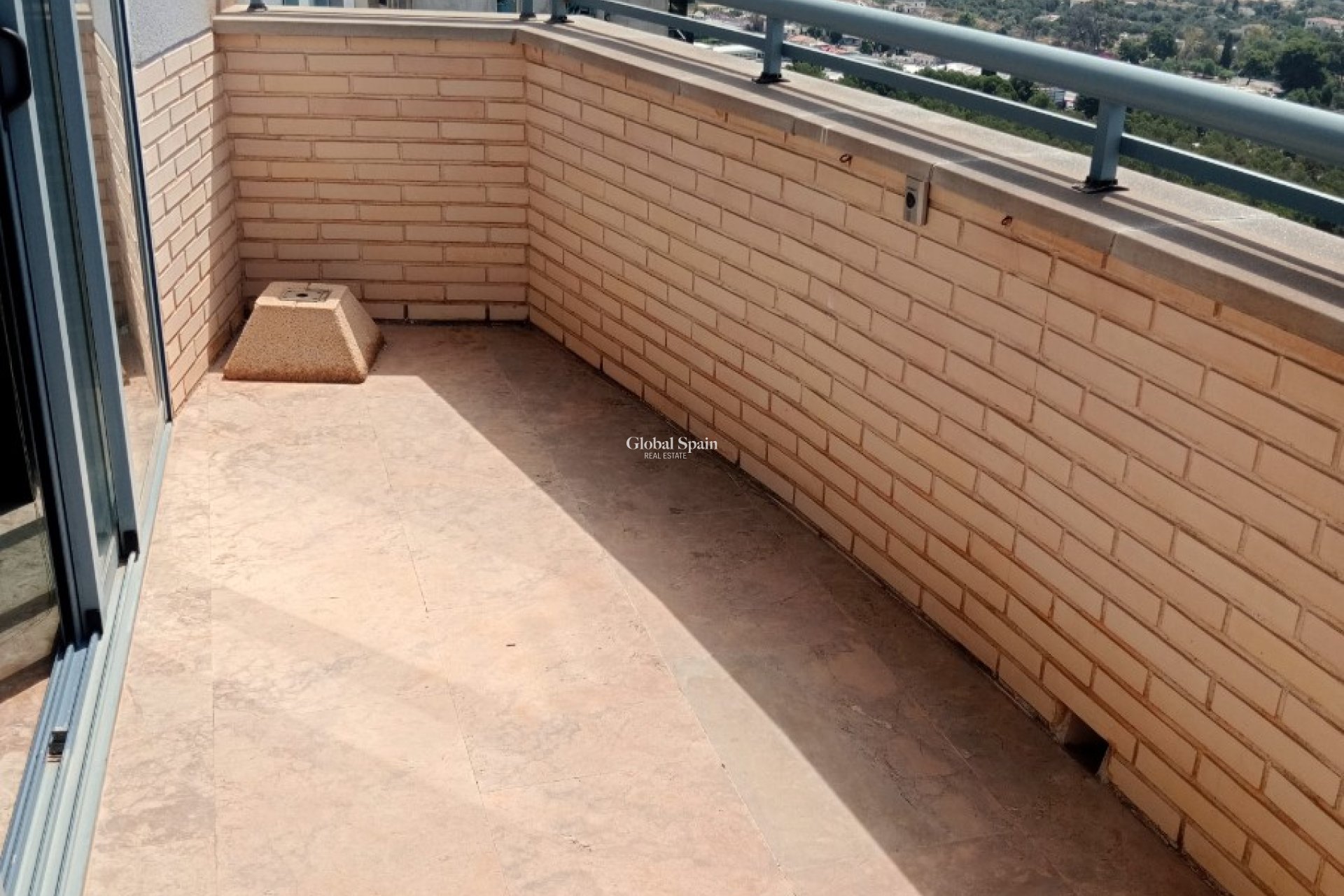Resale - APARTMENT -
BENIDORM - Levante