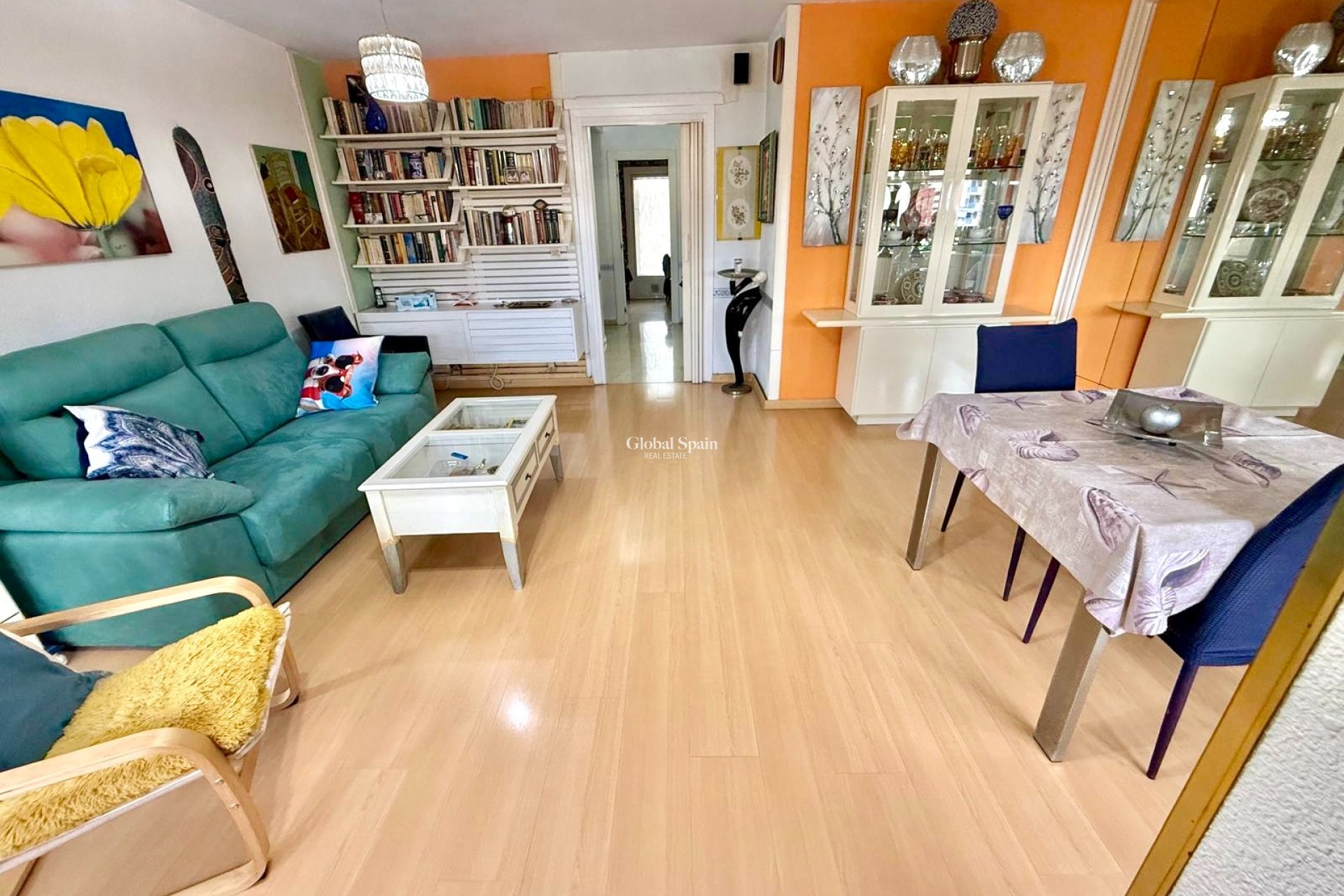 Resale - APARTMENT -
BENIDORM - Levante