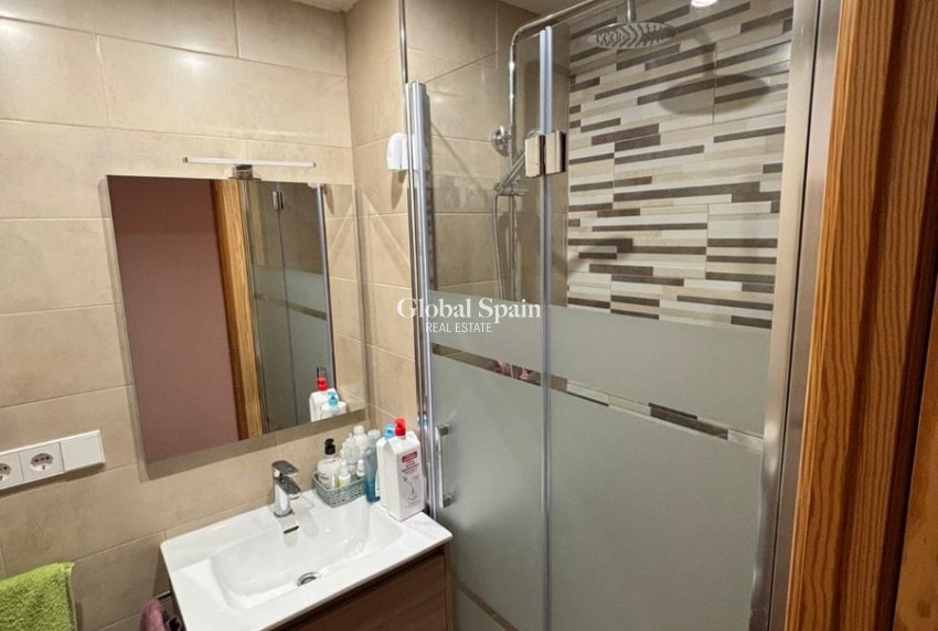 Resale - APARTMENT -
BENIDORM - Levante