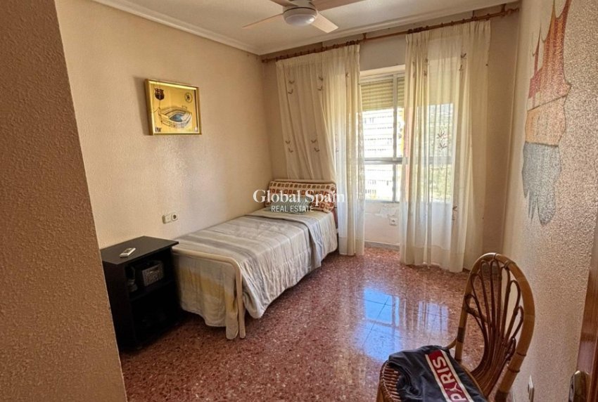 Resale - APARTMENT -
BENIDORM - Levante