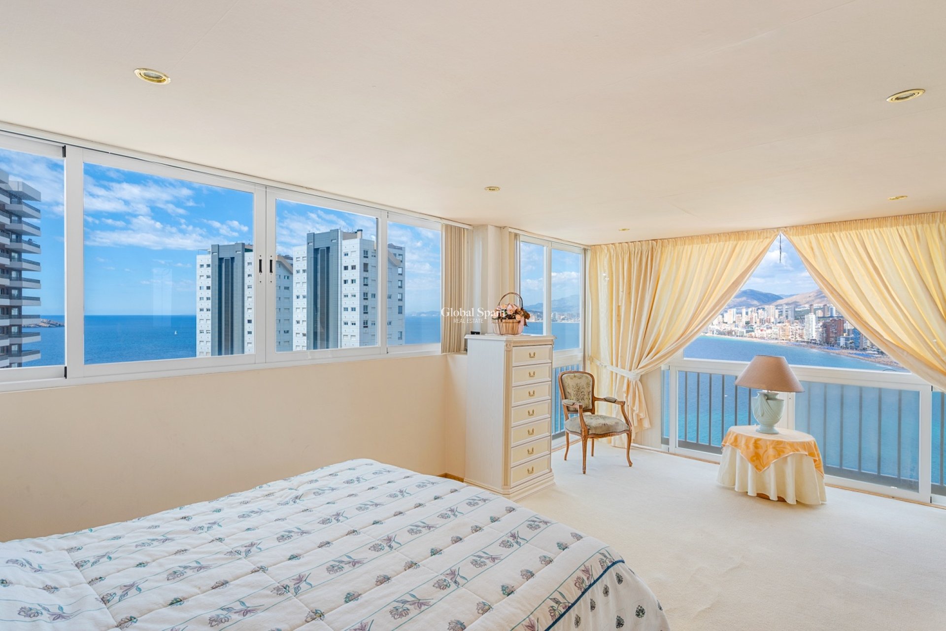 Resale - APARTMENT -
Benidorm - Levante
