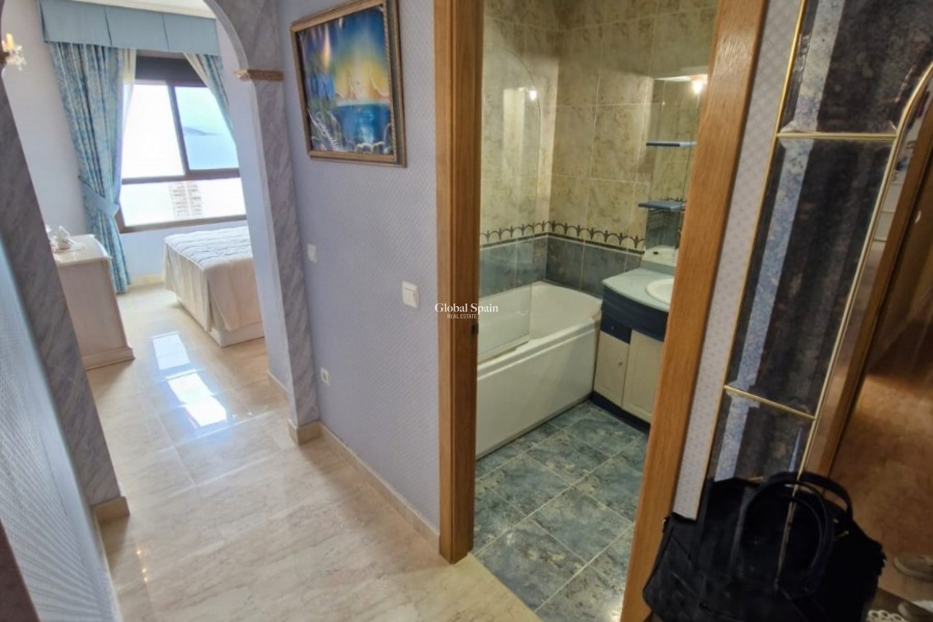 Resale - APARTMENT -
BENIDORM - Levante