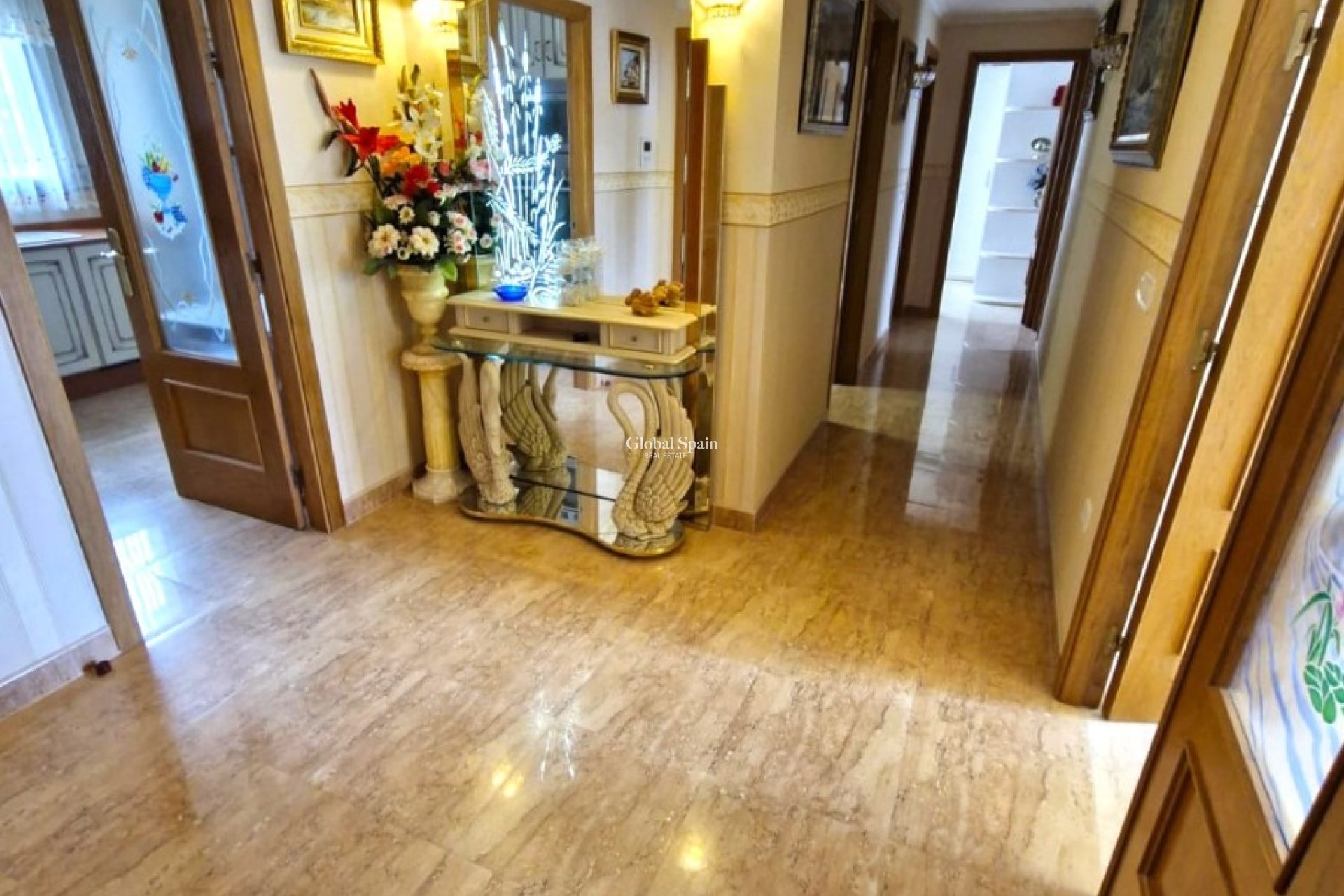 Resale - APARTMENT -
BENIDORM - Levante